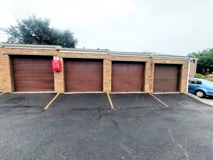 2 Bedroom Property for Sale in Oakglen Western Cape